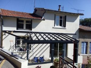 Montage d'une véranda en 7016 gris granité