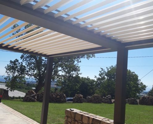 Pergola bioclimatique - Ral 7016 - lames blanches