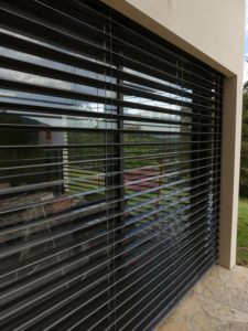 détail des lames d'un brise soleil