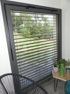 effet avec des brises soleil légèrement ouverts
