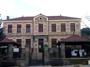 Mairie de Véranne 42 - Menuiseries aluminium et BSO
