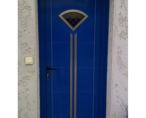 Porte d'entrée aluminium avec panneau Euradif