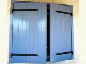 Modèle de volets battants en aluminium