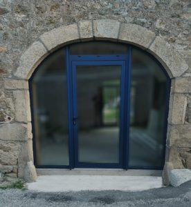 Ensemble cintré couleur bleu saphir